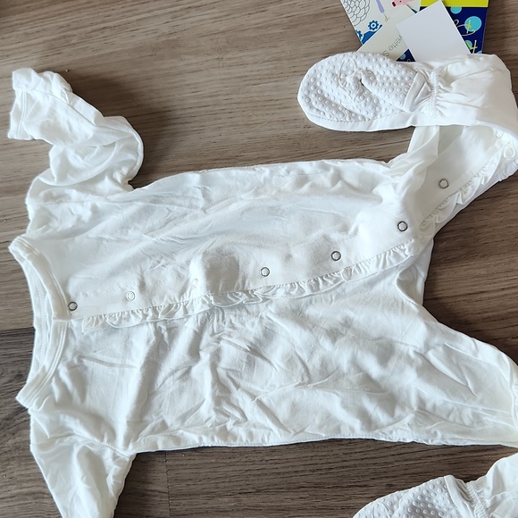 Classic Ruffle Footie with Snaps - Picture 3 of 6
